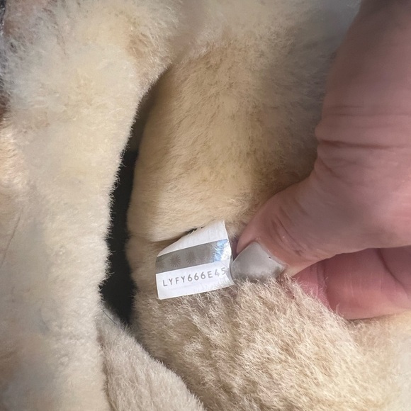 UGG Bailey Bow 11 women’s size 6 - Picture 6 of 12